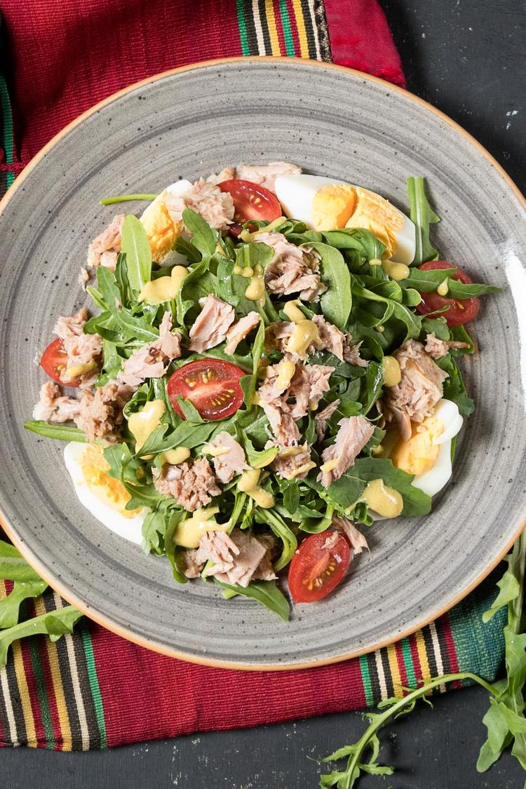Salad Recipe - Ahi Tuna and Arugula Salad with Tomatoes and Eggs