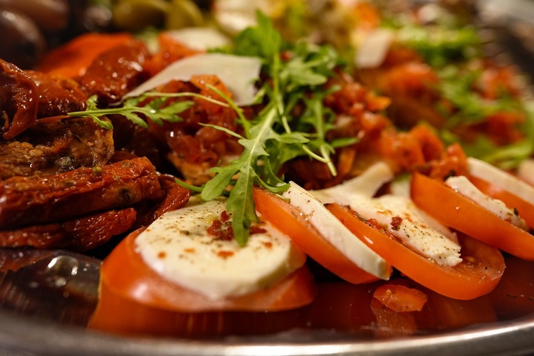 Salad Recipe - Tomato and Mozzarella Salad
