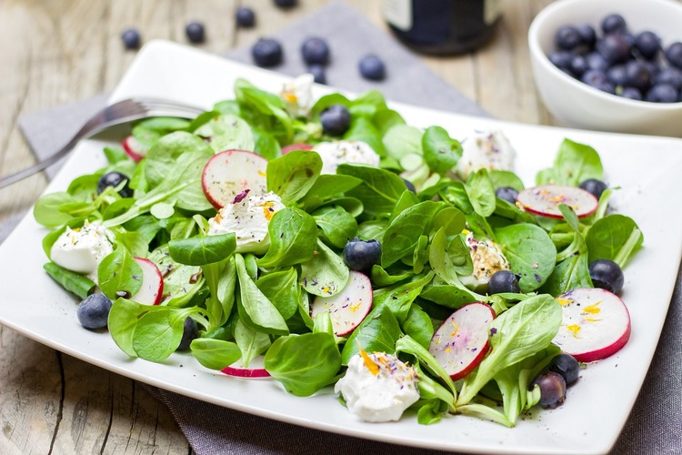 Blueberry Spinach and Radish Salad