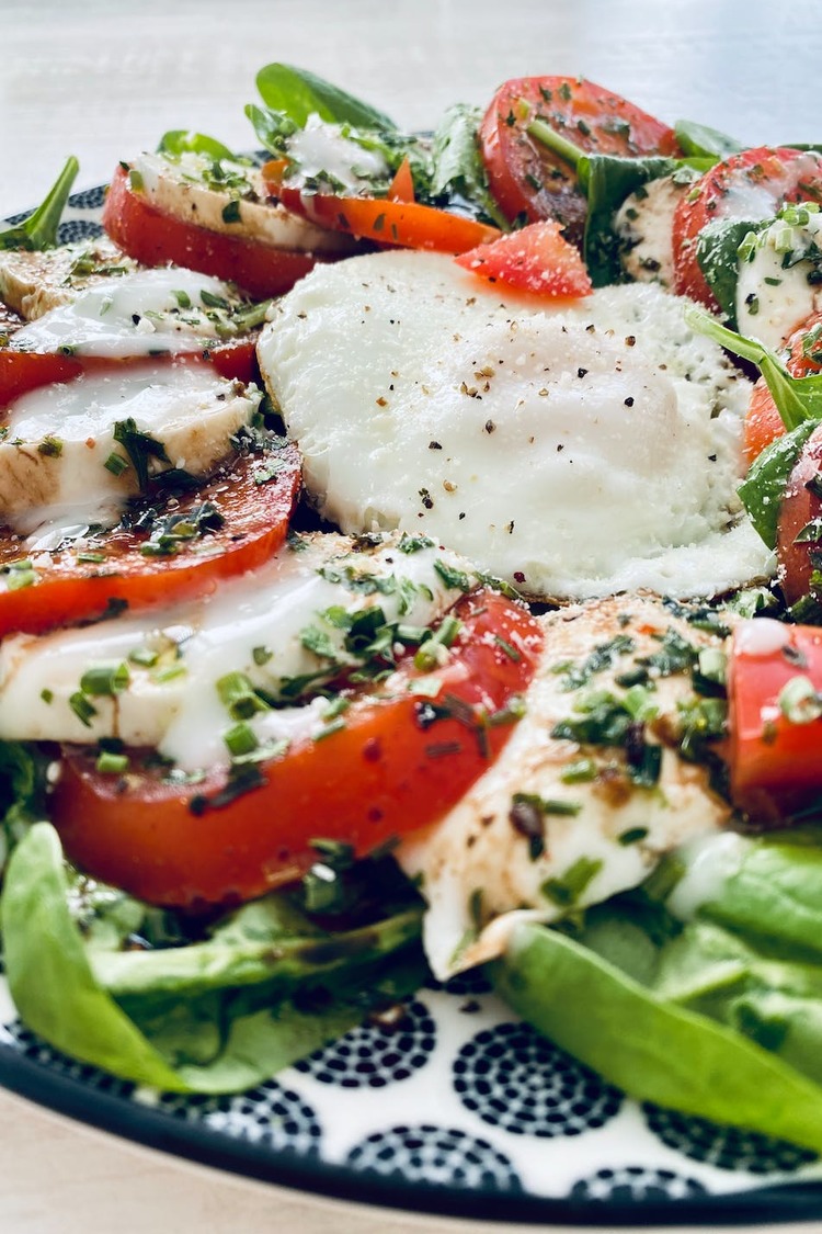 Salad Recipe - Basil Leaves, Peppers, Mozzarella and Tomato Salad